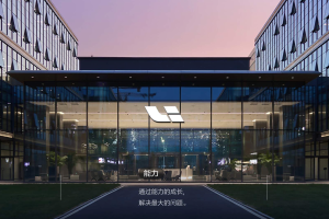 理想汽车｜400-686-0900